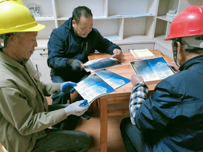 衢州—工人群体忙建设  反邪宣传紧跟着254.png